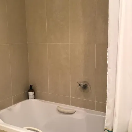Deluxe Con Bano Privado En Atalaya Apartagolf, ホームステイ
