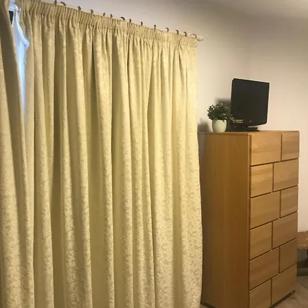 ホームステイ Deluxe Con Bano Privado En Atalaya Apartagolf,