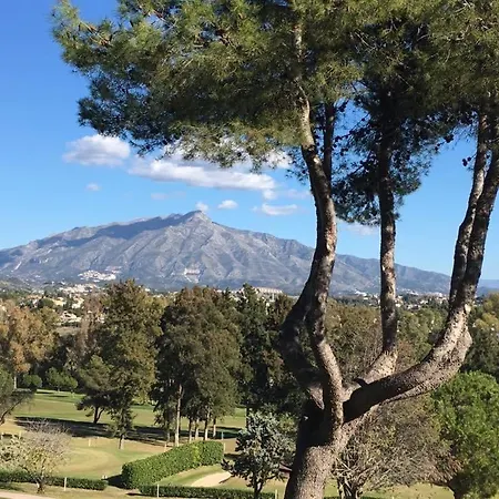 ホームステイ Deluxe Con Bano Privado En Atalaya Apartagolf, エステポナ