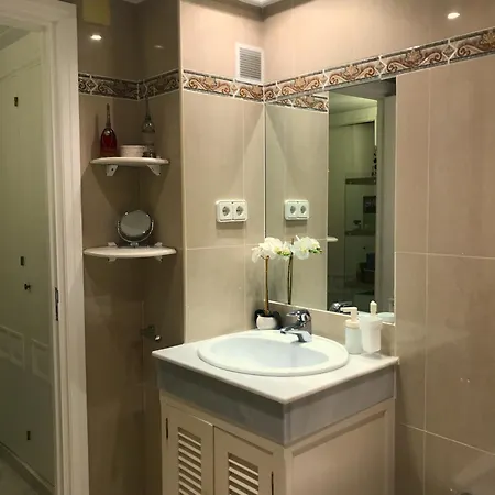 Deluxe Con Bano Privado En Atalaya Apartagolf, エステポナ