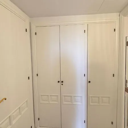 ホームステイ Deluxe Con Bano Privado En Atalaya Apartagolf, エステポナ